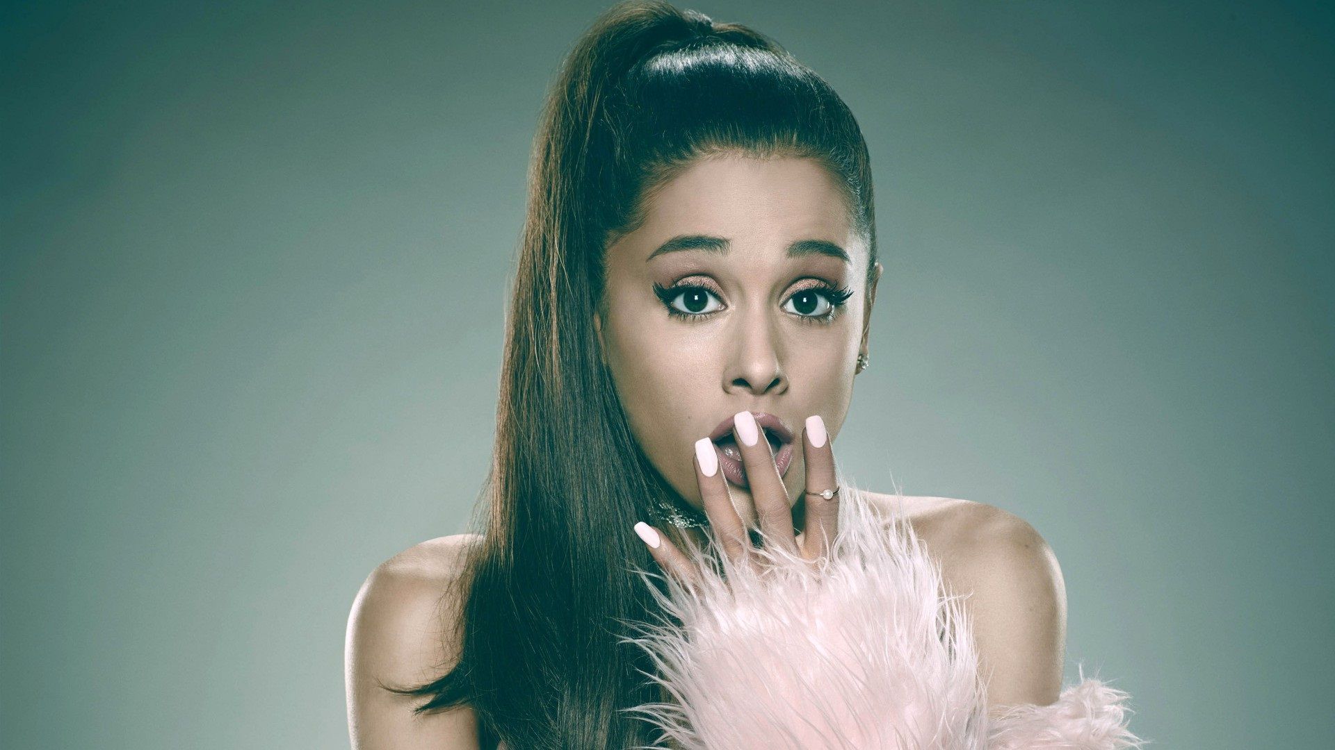 Ariana Grande Wallpaper