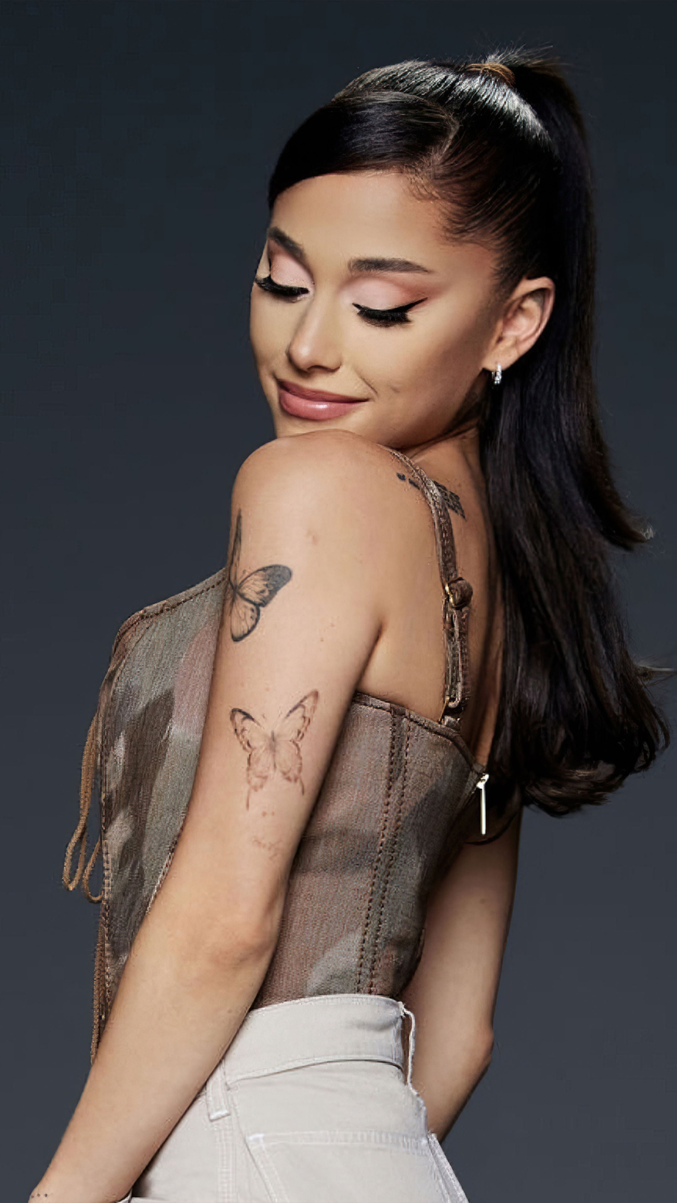 Ariana Grande Wallpaper
