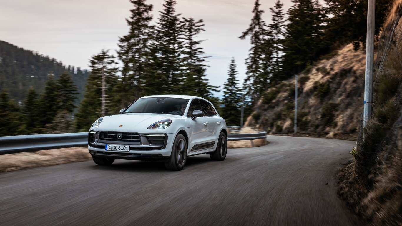 Porsche Macan 2023 Wallpaper