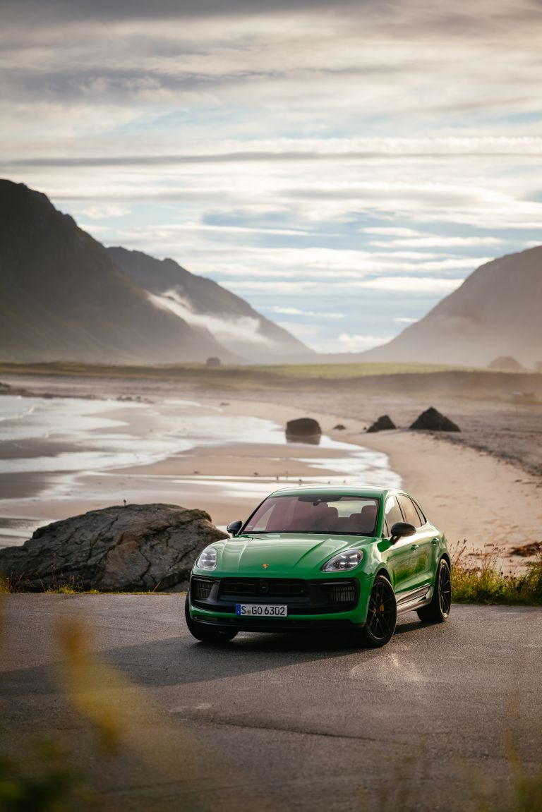 Porsche Macan 2023 Wallpaper