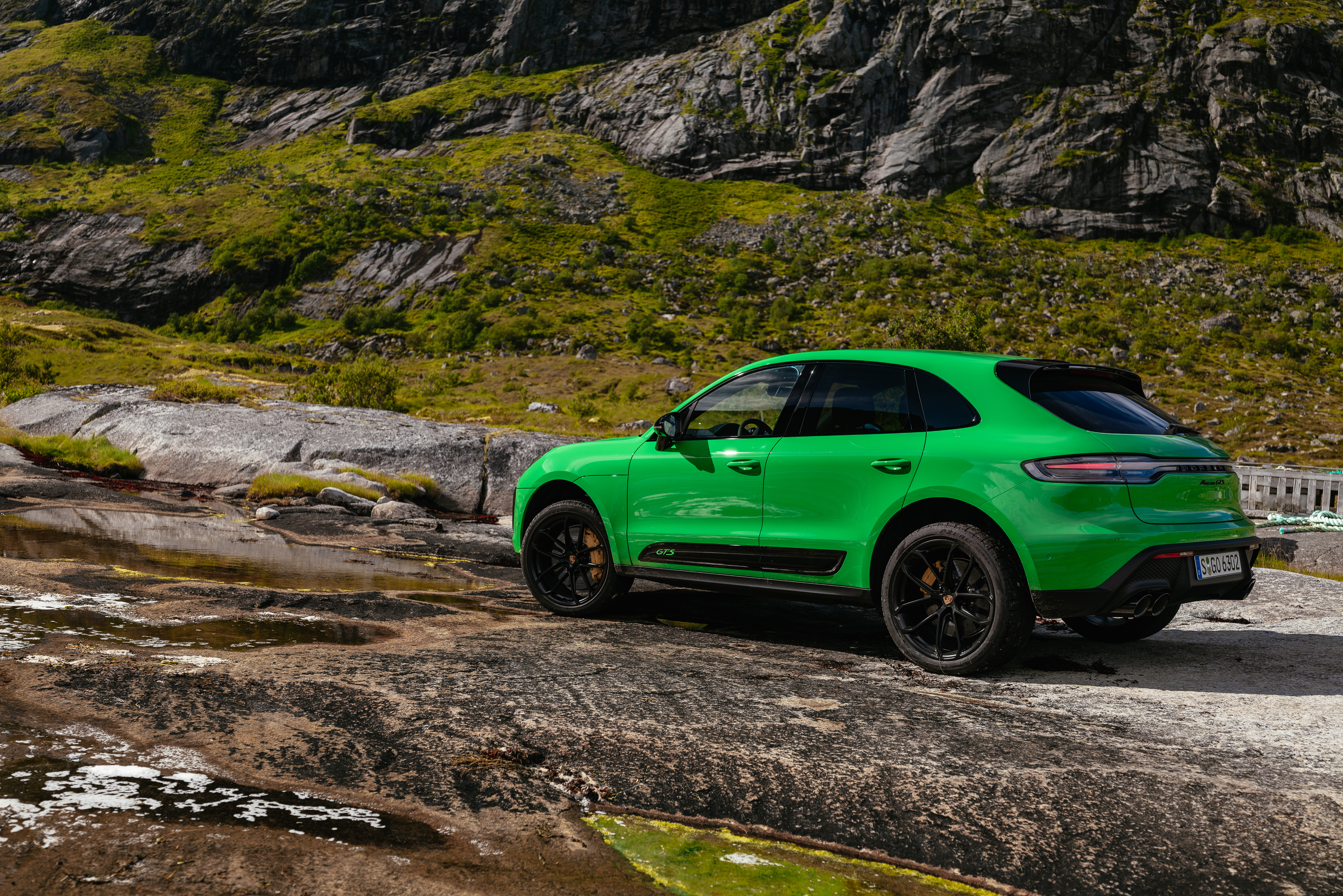 Porsche Macan 2023 Wallpaper